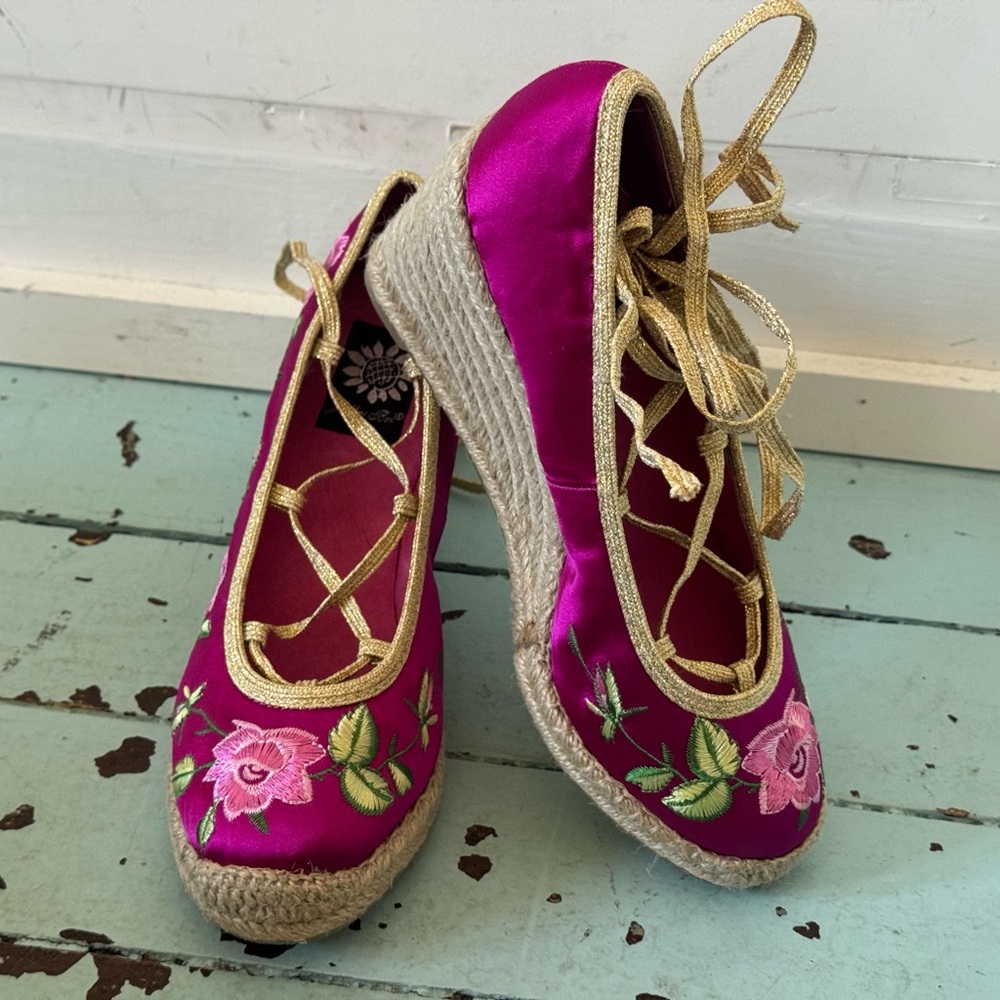 Heeled Espadrilles Size  7.5 pink silk? with embroidered flowers  Yellow Box